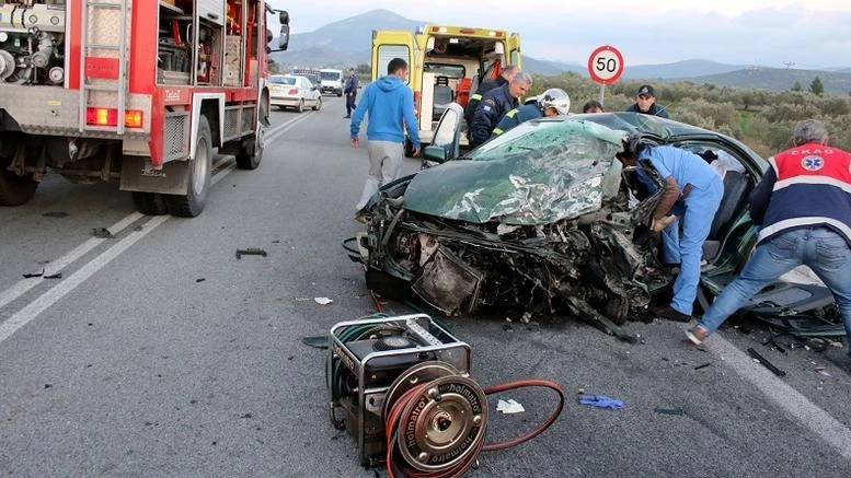 Σέρρες: Σφοδρή σύγκρουση αυτοκινήτου με φορτηγό στην Εγνατία Οδό – Ένας νεκρός